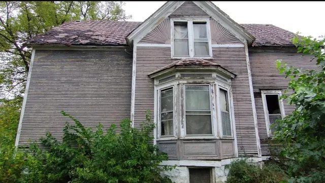 $34,900 | 147 West 111th Place, Chicago, IL 60628