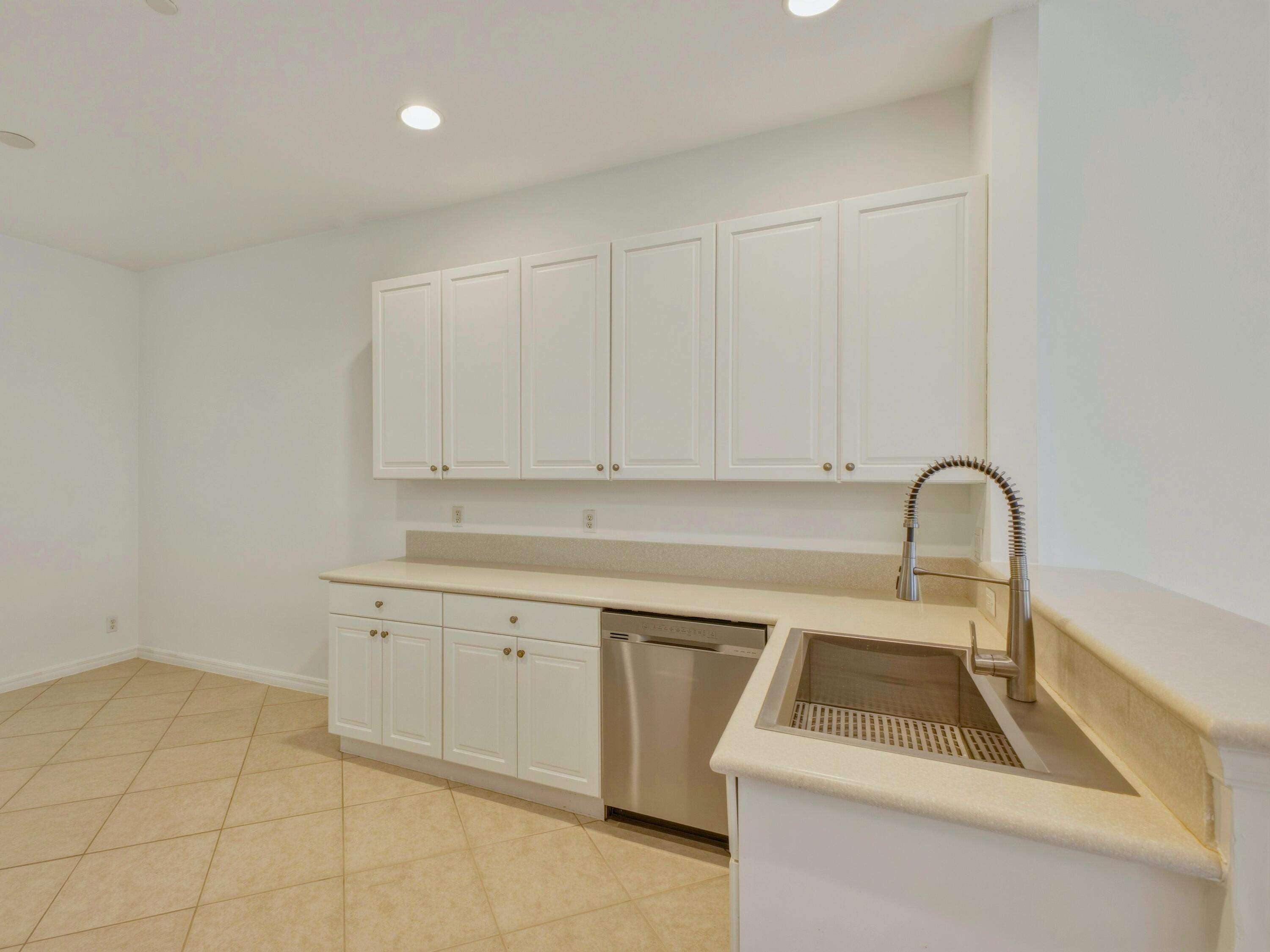 119 Lancaster Road Boynton Beach, FL 33426 - Photo 17 of 57 Kitchen