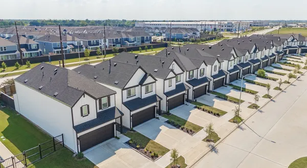 $2,575 | 10415 Lancaster Frst Lane, Unit 93, Houston, TX 77051
