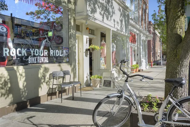 $2,150 | 19 Bridge Street, Unit 2, Nyack, NY 10960