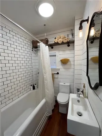 $3,200 | 5 Elliot Place, Unit 1, Newport, RI 02840