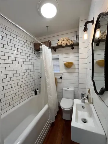 $3,200 | 5 Elliot Place, Unit 1, Newport, RI 02840