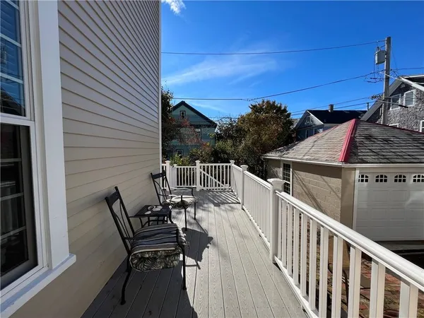 $3,200 | 5 Elliot Place, Unit 1, Newport, RI 02840