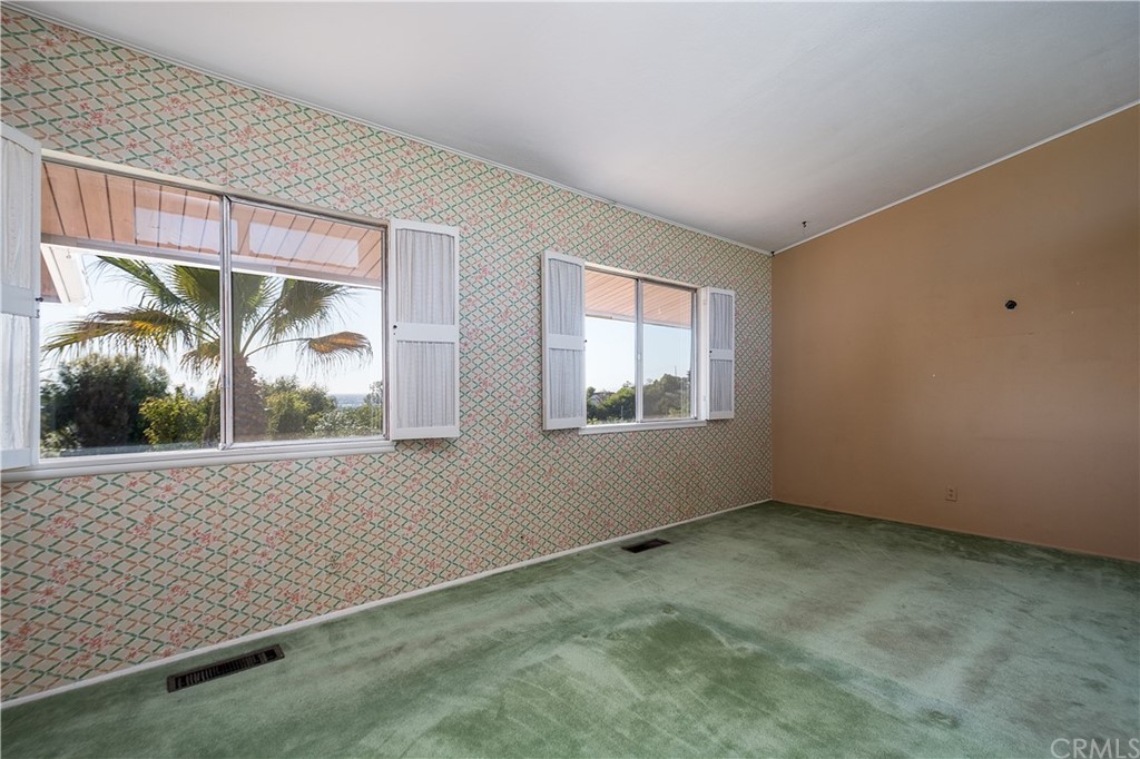 7214 Canyon Drive Whittier, CA 90602 - Photo 15 of 40 an empty room with windows