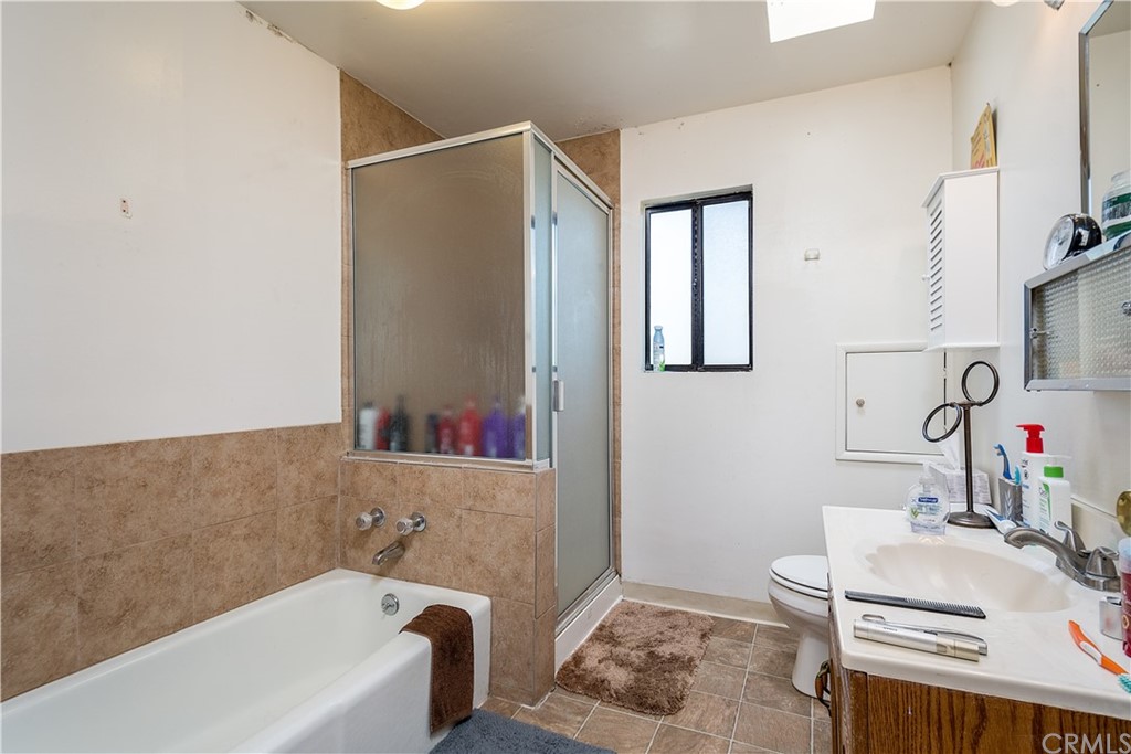 7214 Canyon Drive Whittier, CA 90602 - Photo 34 of 40 a bathroom with a sink a toilet and a bathtub