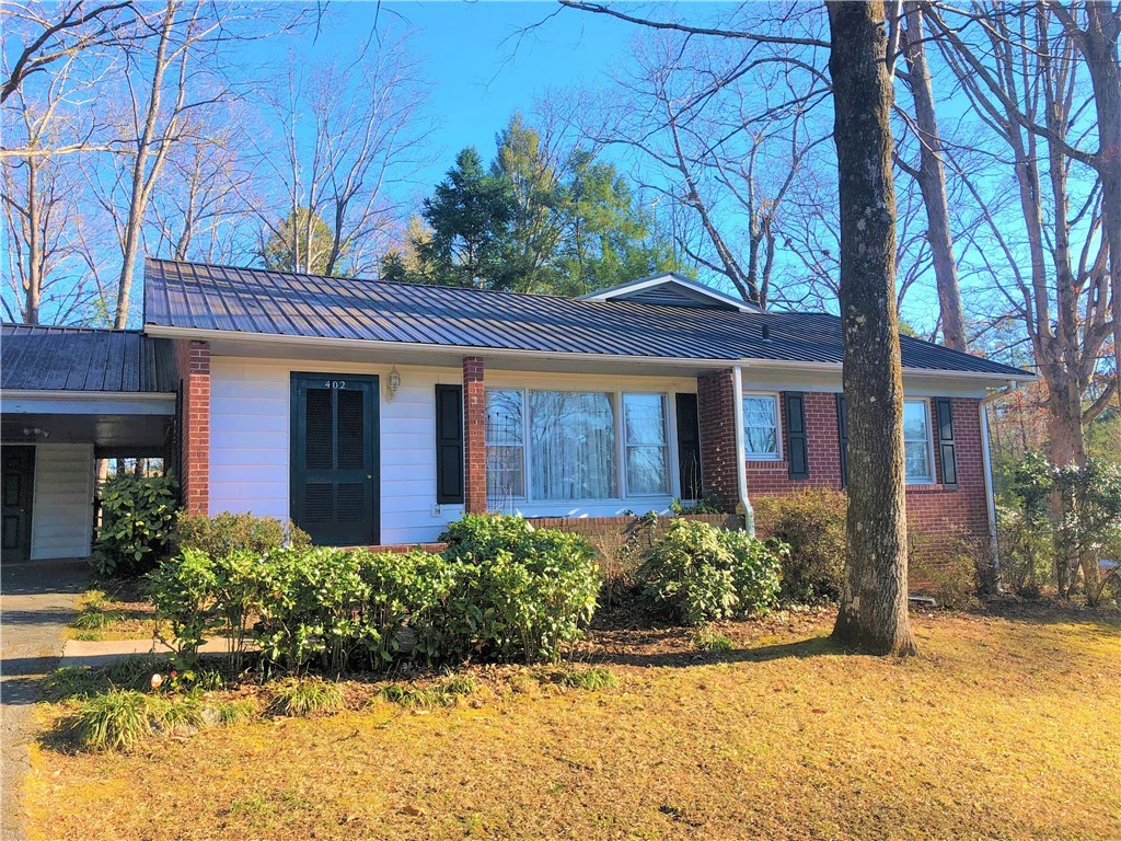 402 Playground Road Walhalla, SC 29691 - Photo 4 of 30 Gallery Image 4