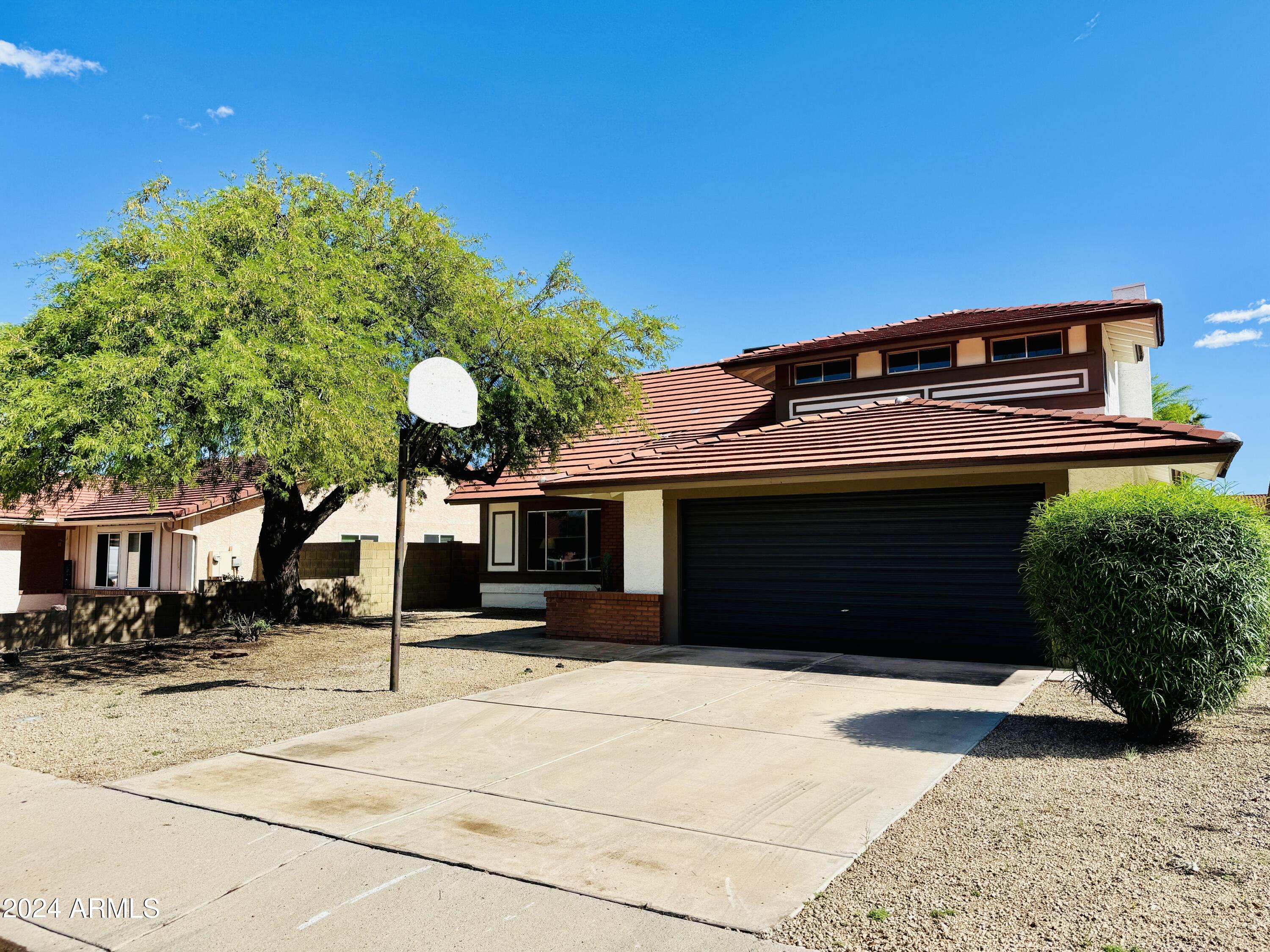 1817 East Hearn Road Phoenix, AZ 85022 - Photo 3 of 58 20240428_222000844_iOS