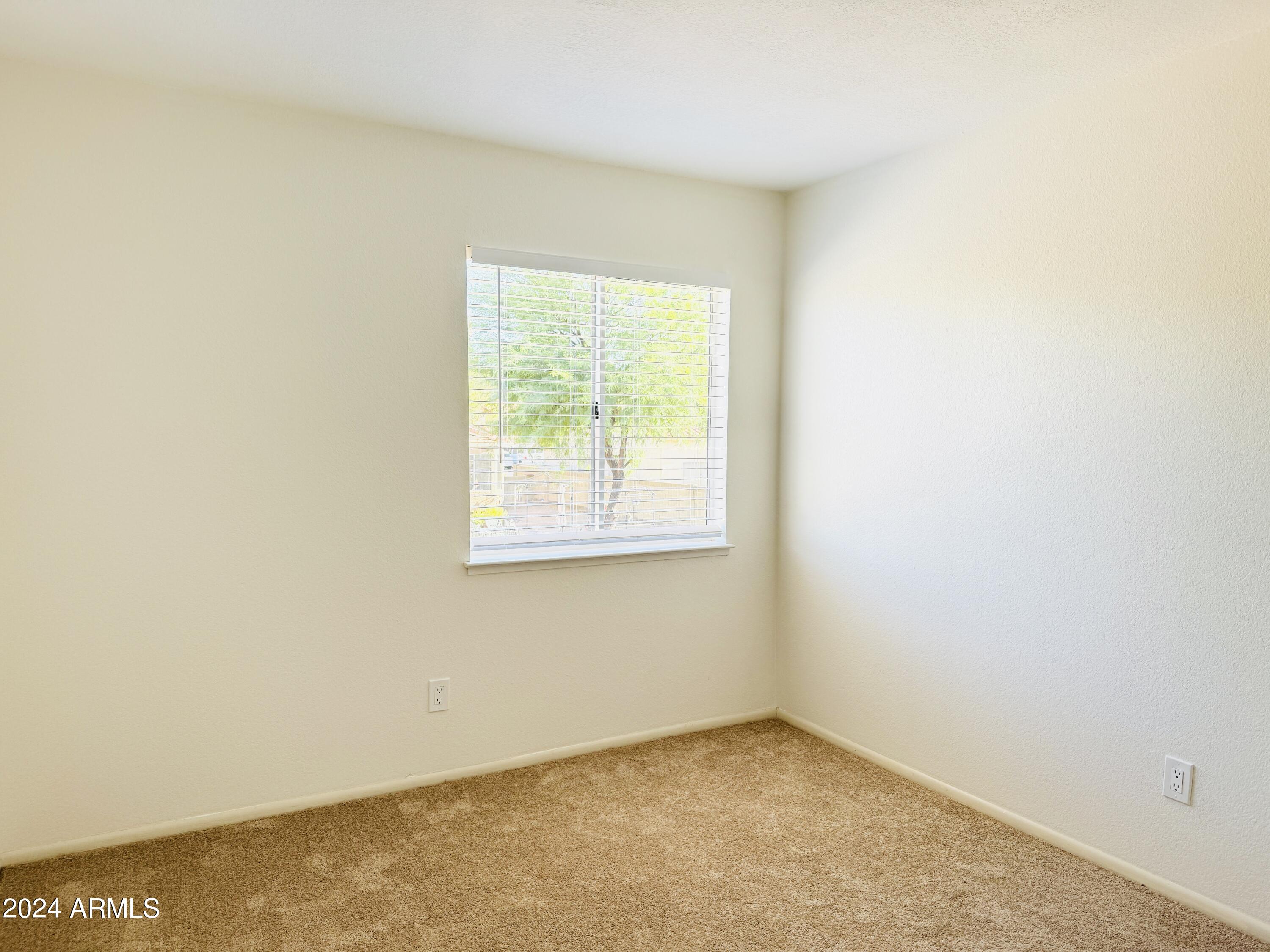 1817 East Hearn Road Phoenix, AZ 85022 - Photo 32 of 58 20240620_001439053_iOS
