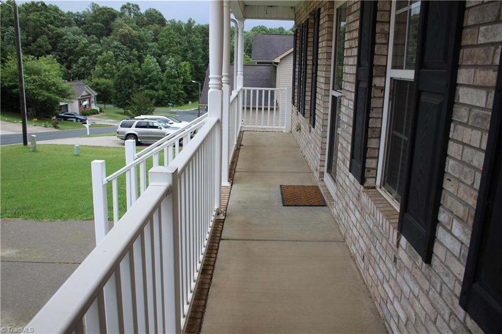 572 Barnsdale Ridge Road Kernersville, NC 27284 - Photo 2 of 20 Gallery Image 2