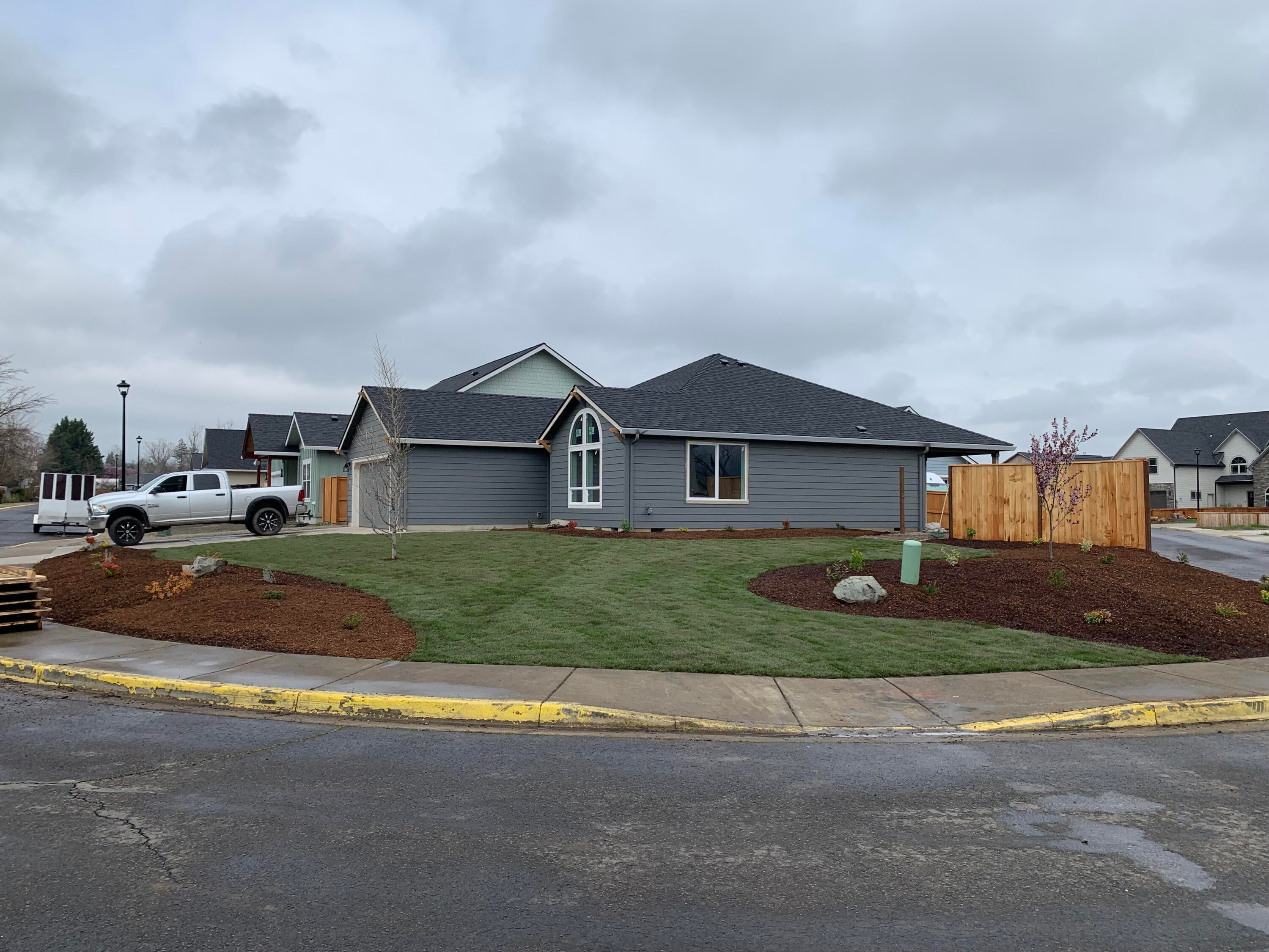 221 Samuel Lane Loop Road Phoenix, OR 97535 - Photo 4 of 15 Front Yard