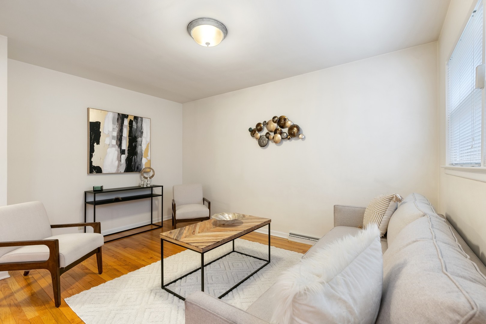 336 Beverly Drive Wilmette, IL 60091 - Photo 12 of 34 a living room with furniture