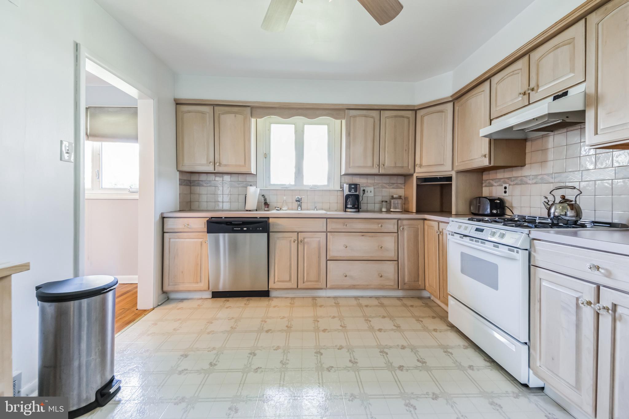 9224 Darlington Road Philadelphia, PA 19115 - Photo 11 of 31 Gallery Image 11