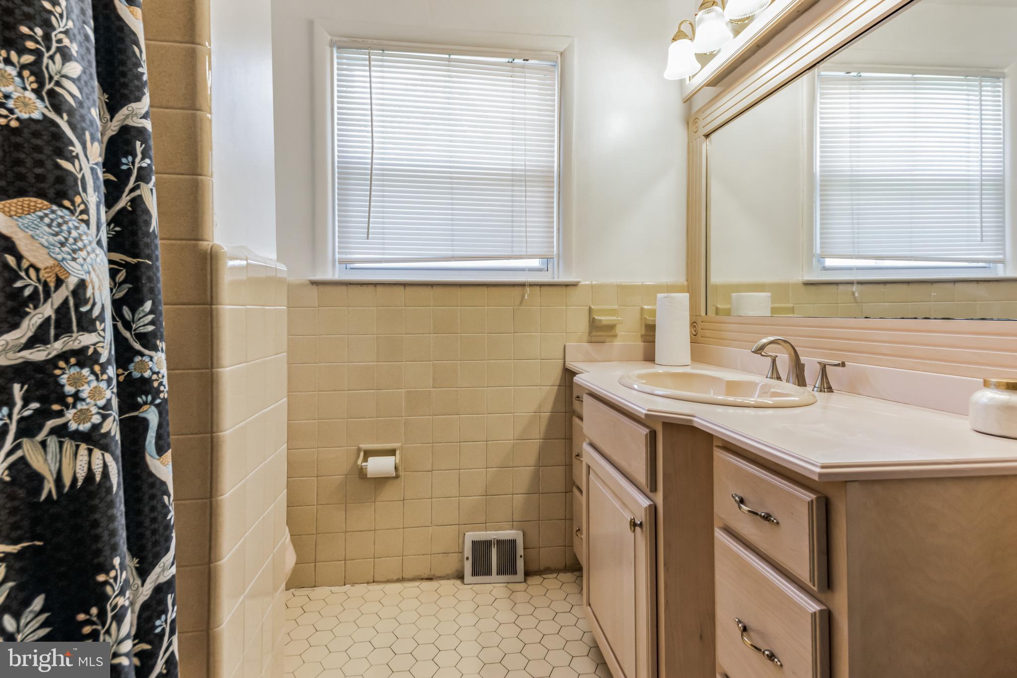 9224 Darlington Road Philadelphia, PA 19115 - Photo 21 of 31 Gallery Image 21