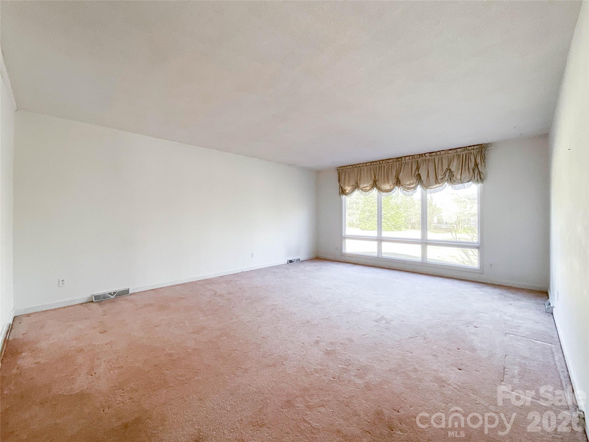 13909 Idlewild Road Matthews, NC 28105 - Photo 19 of 48 an empty room with a window