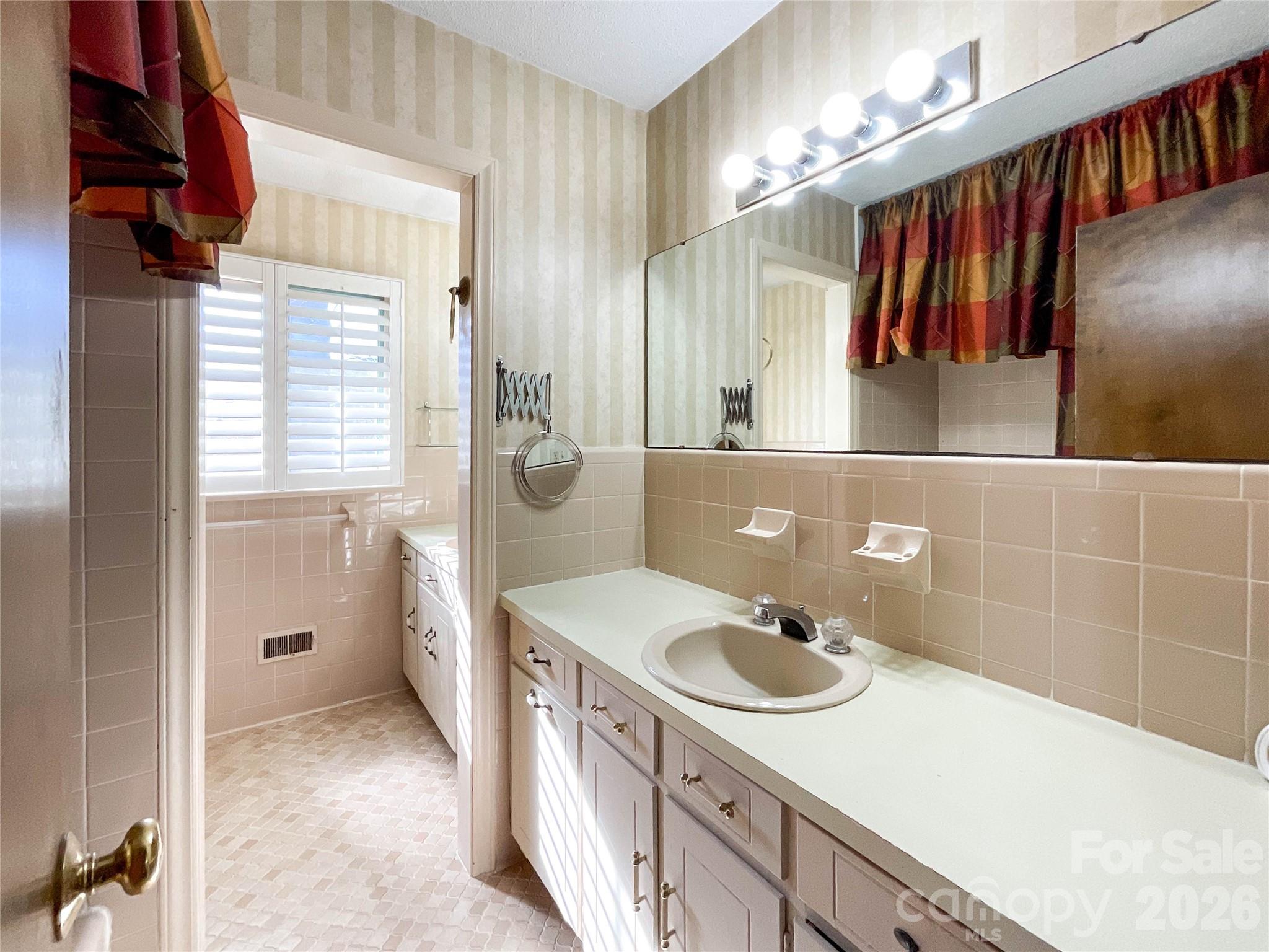 13909 Idlewild Road Matthews, NC 28105 - Photo 26 of 48 a bathroom with a sink and a mirror