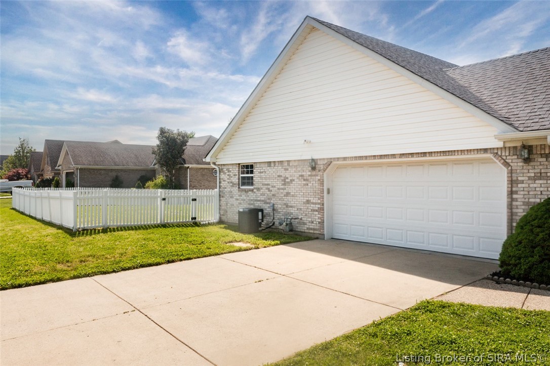 5530 Raintree Ridge Jeffersonville, IN 47130 - Photo 6 of 42 Gallery Image 6