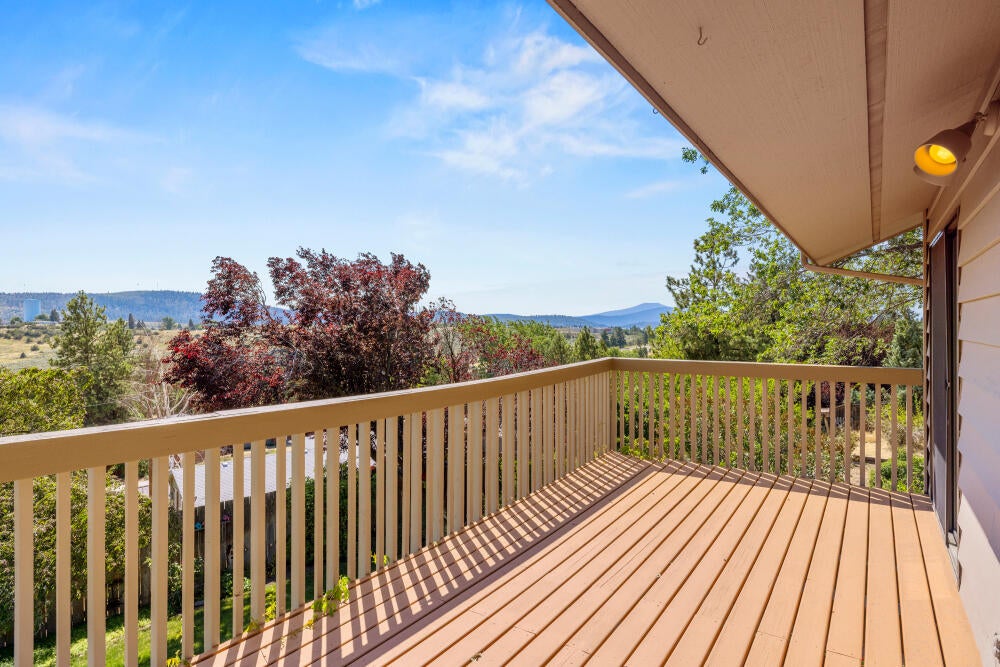 1620 Ridgecrest Drive Klamath Falls, OR 97601 - Photo 29 of 70 1620RidgecrestDr-43