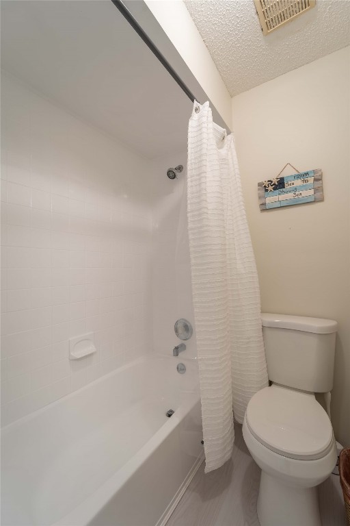 2562 Forest Ridge Drive, Unit P2 Fernandina Beach, FL 32034 - Photo 13 of 23 a bathroom with a toilet and a bathtub