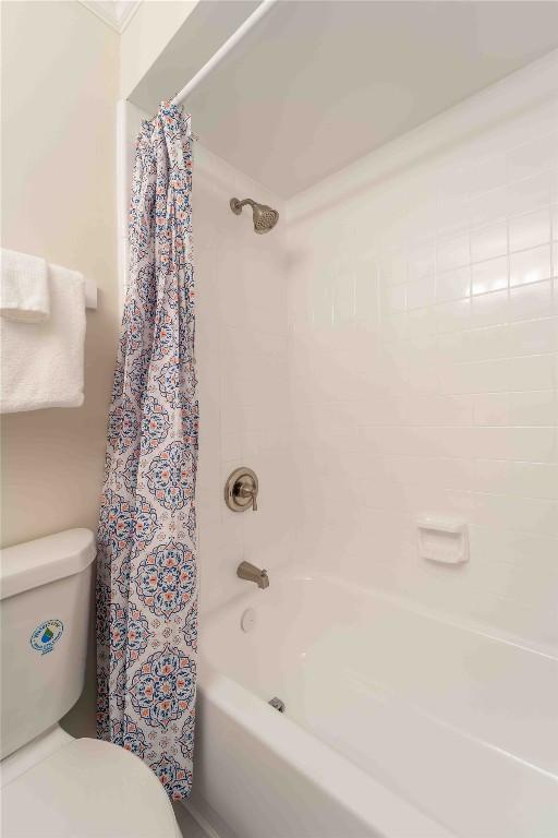 2562 Forest Ridge Drive, Unit P2 Fernandina Beach, FL 32034 - Photo 17 of 23 a bathroom with a toilet and a bathtub