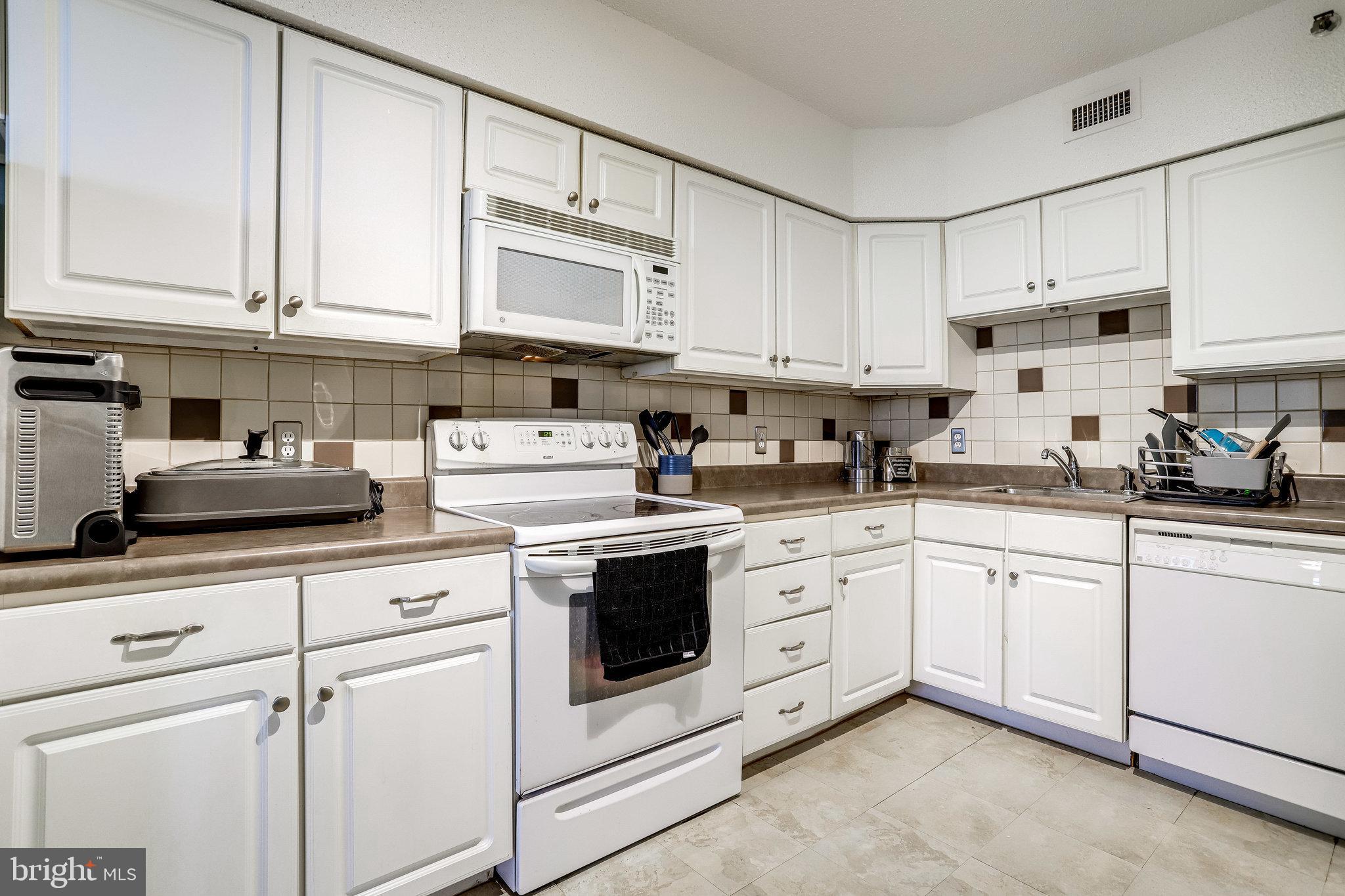 5501 Seminary Road, Unit 2213S Falls Church, VA 22041 - Photo 14 of 41 Kitchen