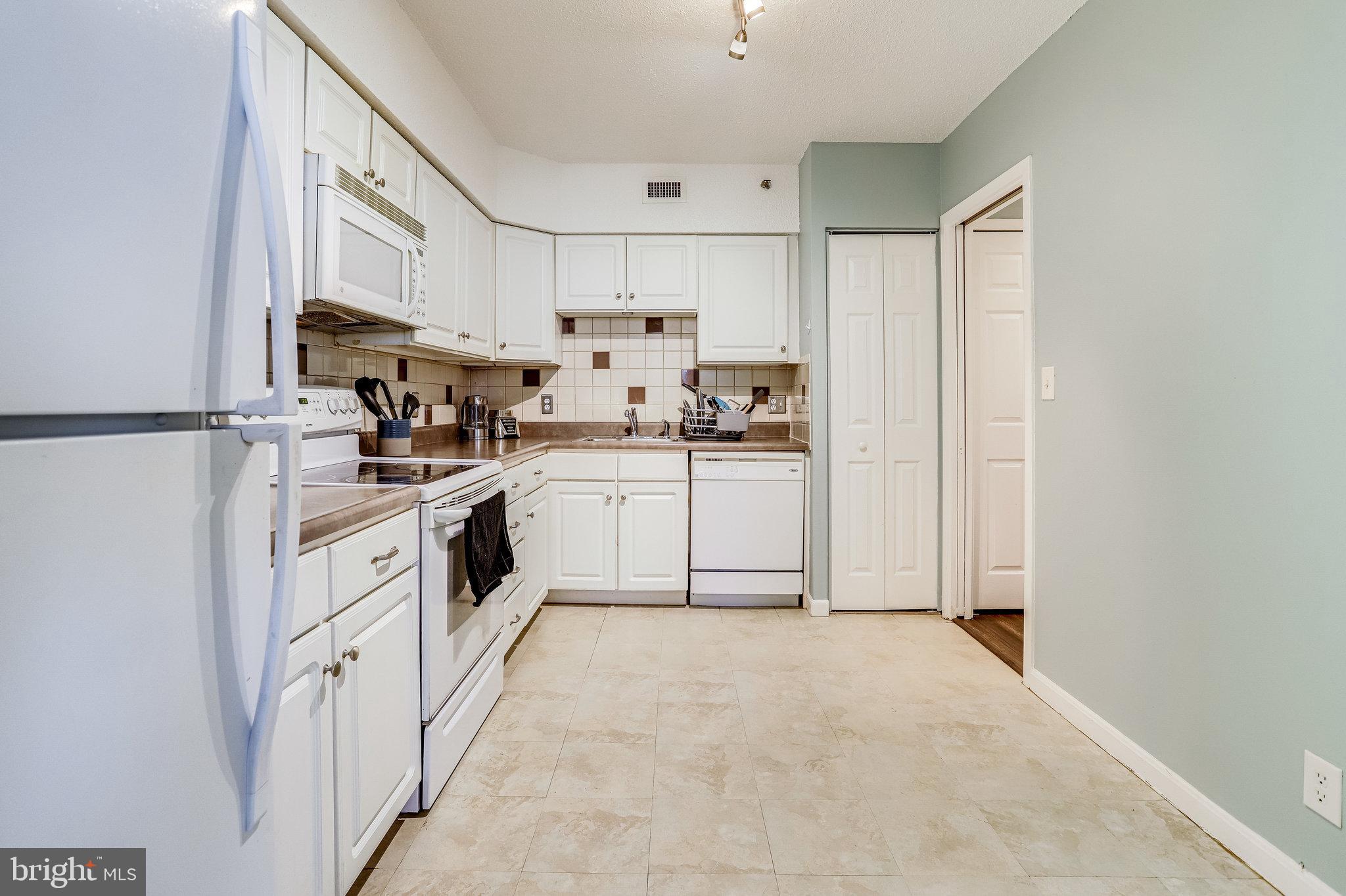 5501 Seminary Road, Unit 2213S Falls Church, VA 22041 - Photo 16 of 41 Kitchen