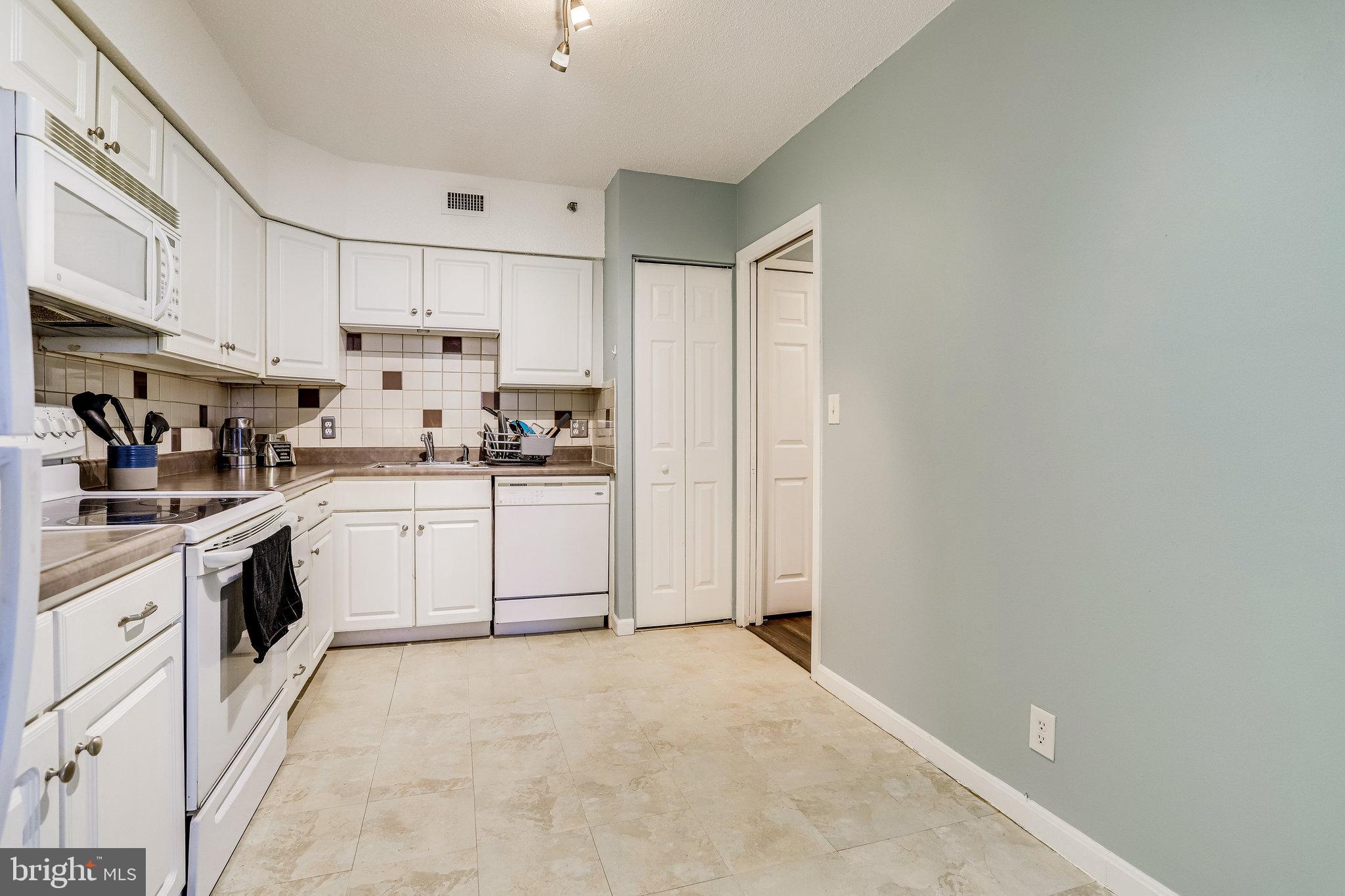 5501 Seminary Road, Unit 2213S Falls Church, VA 22041 - Photo 17 of 41 Kitchen
