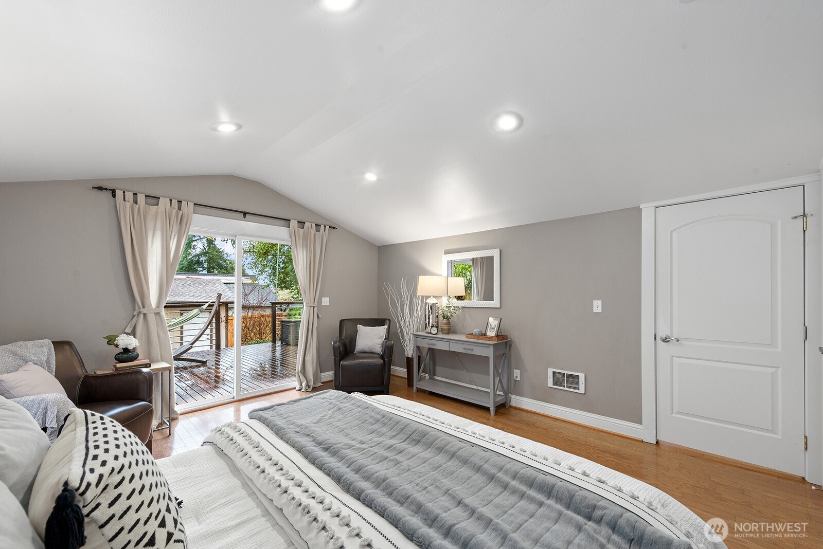 1516 Northeast 96th Street Seattle, WA 98115 - Photo 20 of 36