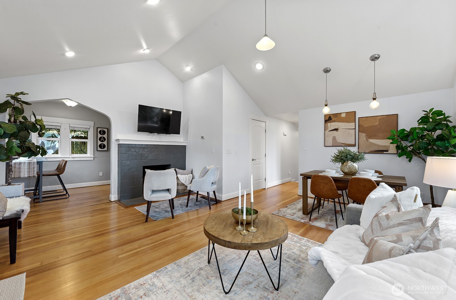 1516 Northeast 96th Street Seattle, WA 98115 - Photo 4 of 36