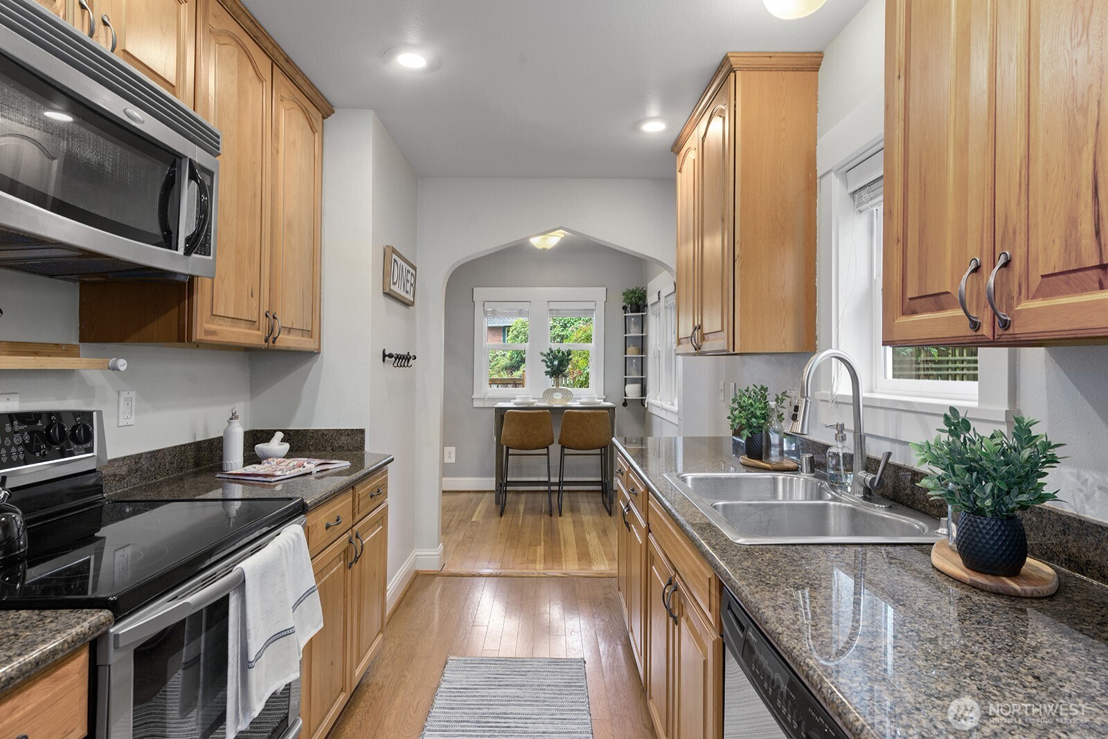 1516 Northeast 96th Street Seattle, WA 98115 - Photo 10 of 36