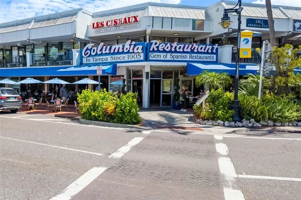 a view of an outdoor space