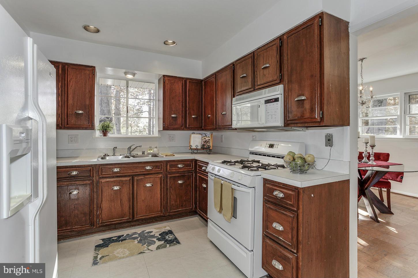 7511 Nancemond Street Springfield, VA 22150 - Photo 8 of 20 Kitchen