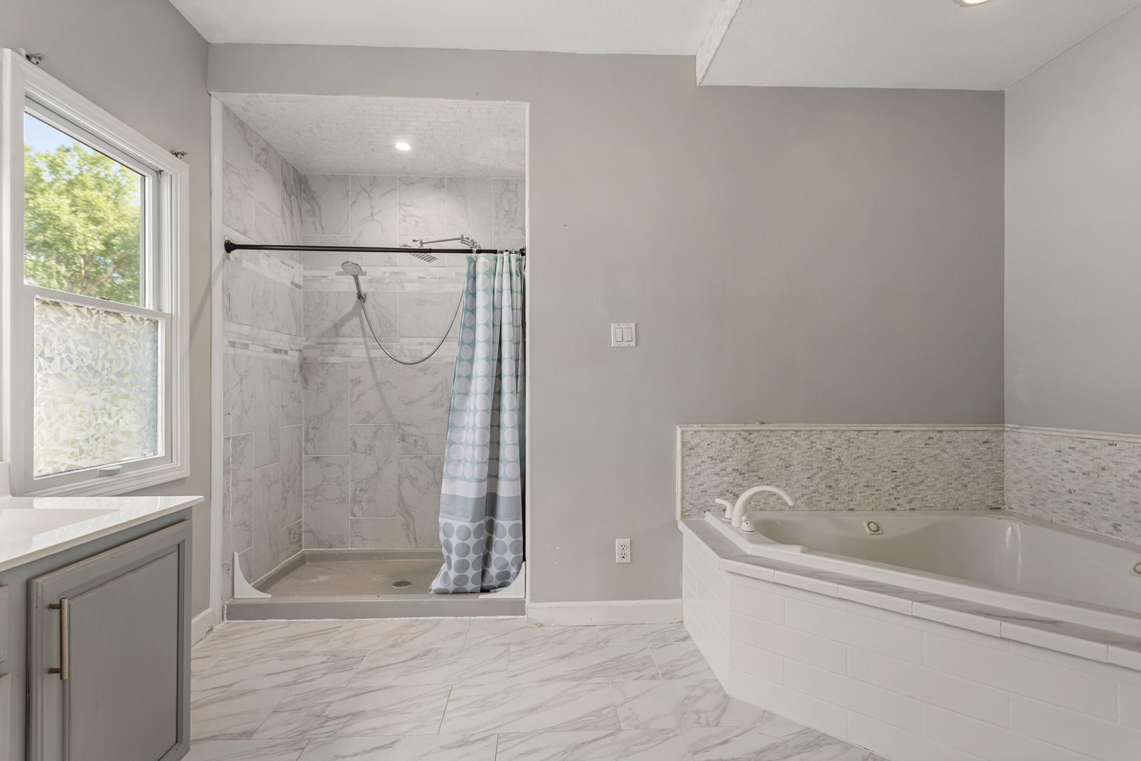 1511 River Bluff Court Mahomet, IL 61853 - Photo 19 of 50 a bathroom with a bathtub and shower