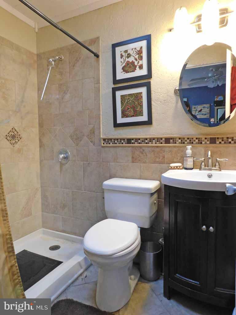 87 Idlewild Road Levittown, PA 19057 - Photo 12 of 20 Gallery Image 12