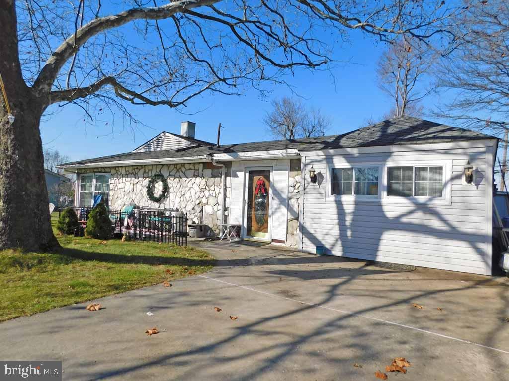 87 Idlewild Road Levittown, PA 19057 - Photo 3 of 20 Gallery Image 3
