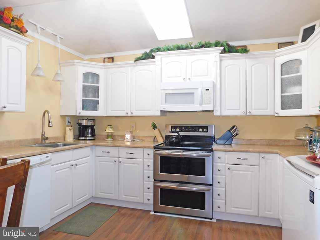 87 Idlewild Road Levittown, PA 19057 - Photo 6 of 20 Gallery Image 6