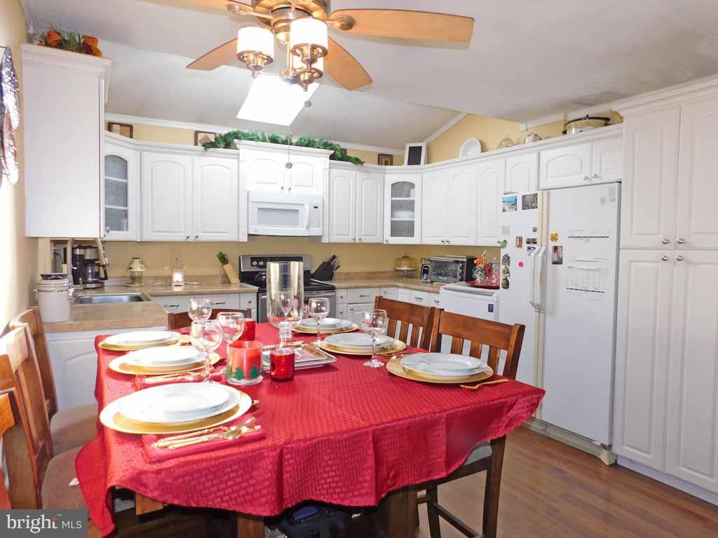 87 Idlewild Road Levittown, PA 19057 - Photo 7 of 20 Gallery Image 7
