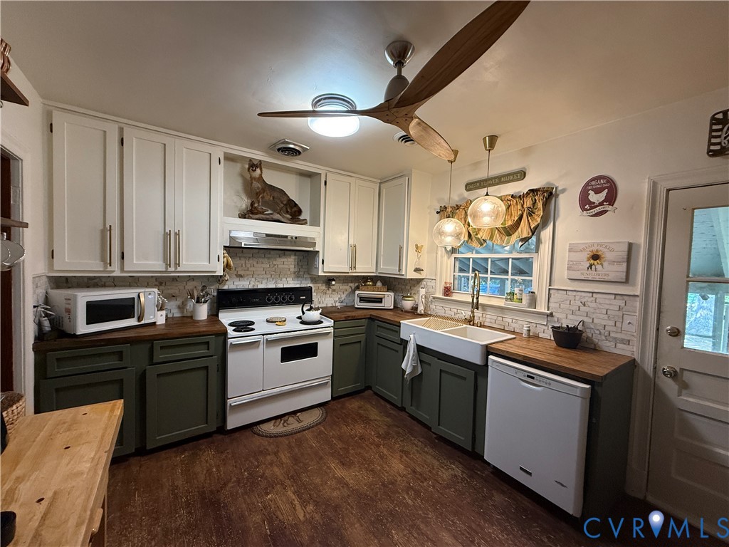 17088 Old Ridge Road Montpelier, VA 23192 - Photo 3 of 18 Kitchen featuring wood-finish flooring, two-tone c
