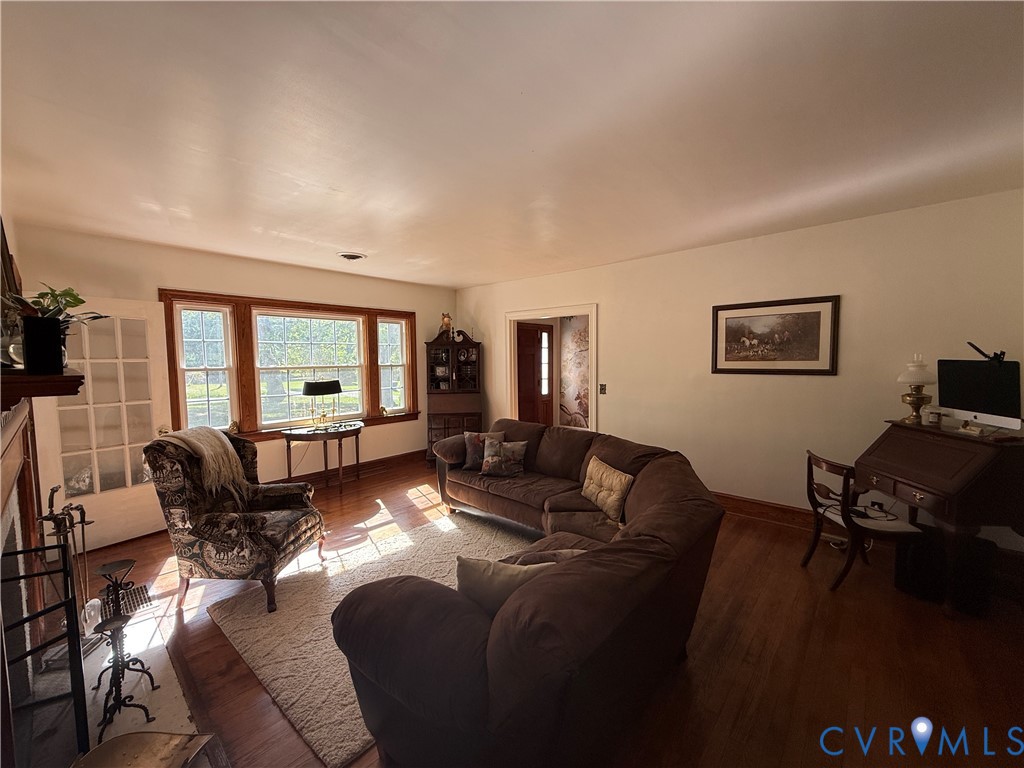 17088 Old Ridge Road Montpelier, VA 23192 - Photo 4 of 18 Spacious living area featuring hardwood flooring,