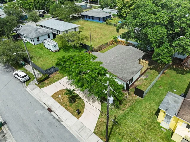 an aerial view of a house with yard swimming pool and outdoor seating