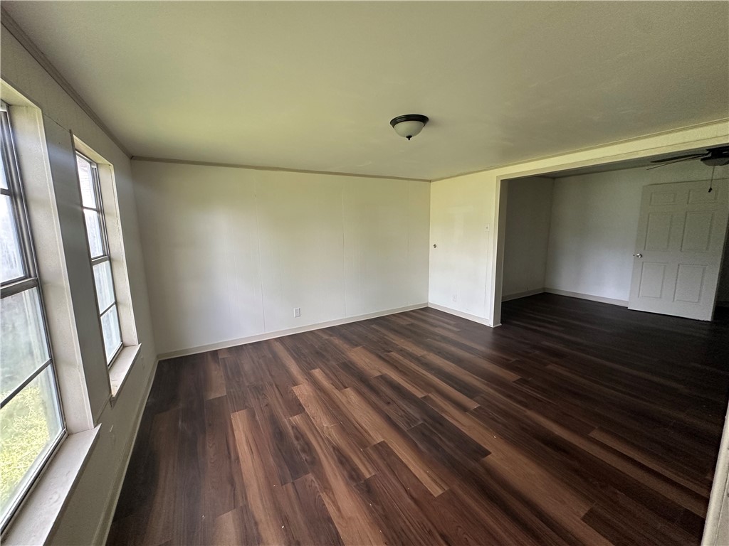 215 West Heard Street Refugio, TX 78377 - Photo 12 of 26