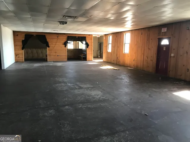 a view of walk in closet