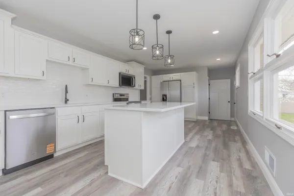 $359,900 | 2338 East Chandler Avenue, Evansville, IN 47714