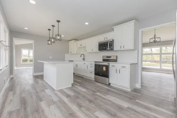 $359,900 | 2338 East Chandler Avenue, Evansville, IN 47714