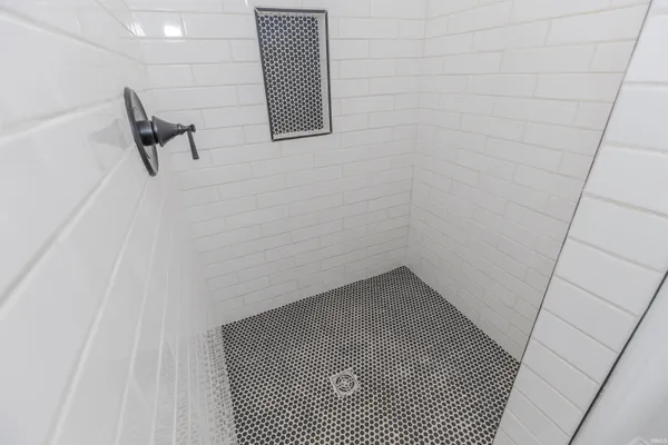 $359,900 | 2338 East Chandler Avenue, Evansville, IN 47714