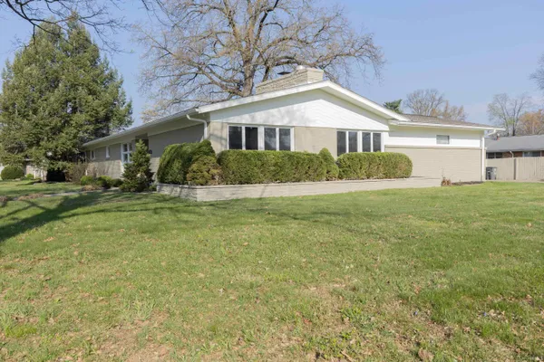 $359,900 | 2338 East Chandler Avenue, Evansville, IN 47714