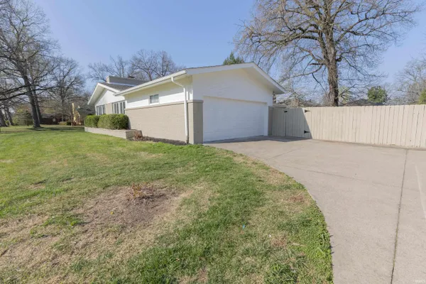 $359,900 | 2338 East Chandler Avenue, Evansville, IN 47714