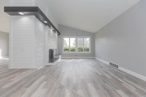 $359,900 | 2338 East Chandler Avenue, Evansville, IN 47714