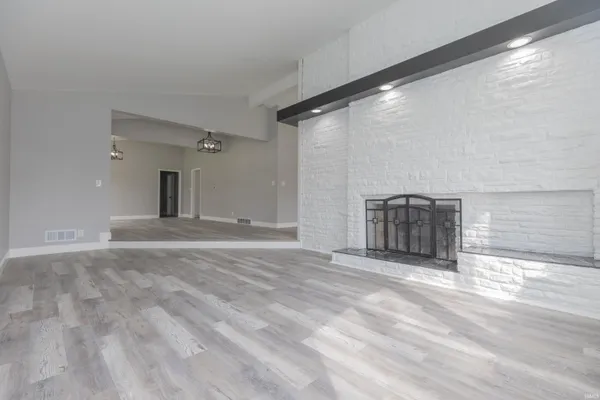 $359,900 | 2338 East Chandler Avenue, Evansville, IN 47714