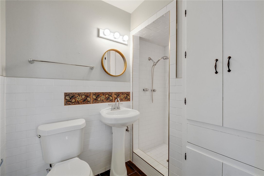9911 Anderson Mill Road Austin, TX 78750 - Photo 15 of 29 Guest House Bathroom #1