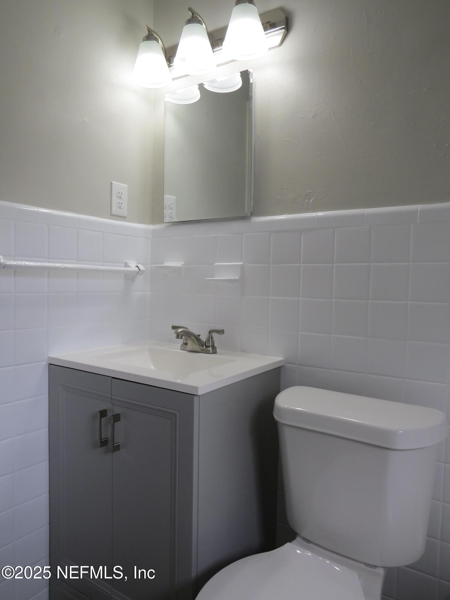 1204 Cherry Street Jacksonville, FL 32205 - Photo 20 of 32 a bathroom with a sink a mirror and a toilet